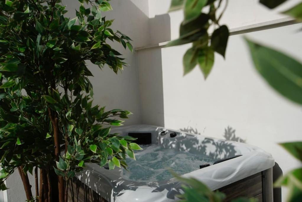 Mini Hotel In The Heart Of Sevilla For Exclusive Usage Exteriör bild