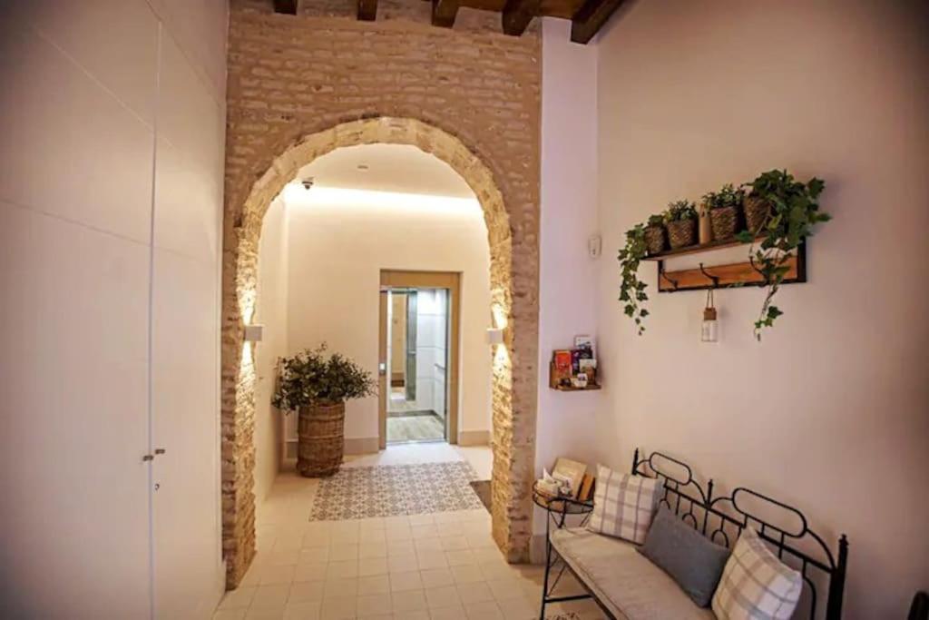 Mini Hotel In The Heart Of Sevilla For Exclusive Usage Exteriör bild